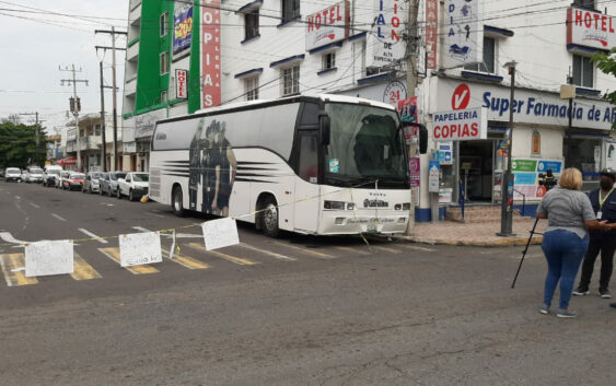 Caracoles prestan autobus a madres del Hospital Infantil