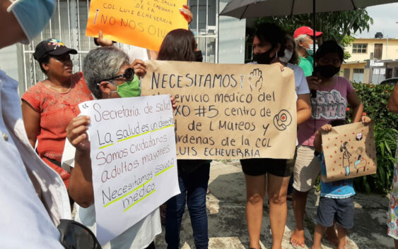 Vecinos de colonia Luis Echeverría en Boca del Río se manifiestan por cierre de Centro de Salud