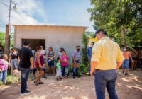 Visita alcalde a los vecinos de la calle Vicente Guerrero en la colonia Gutierrez Barrios en Acayucan