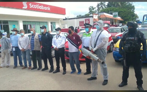 Ayuntamiento de Minatitlán realiza jornada de sanitización a las unidades de transporte del municipio
