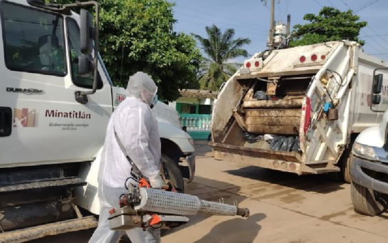 Sanitizan unidades de servicio del H. Ayuntamiento de Minatitlán