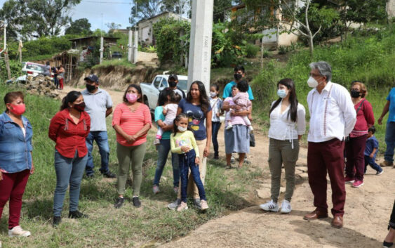 Familias xalapeñas cuentan con electrificación, SEDESOL entrega obras esperadas por varios años