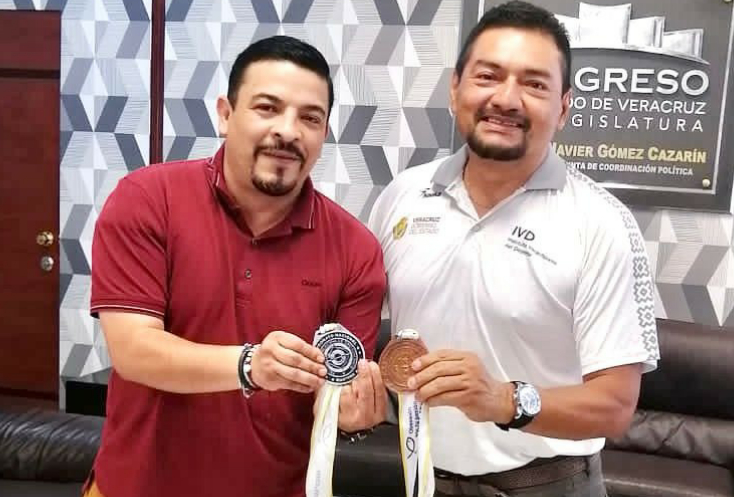 Trabajador del Congreso con discapacidad continúa ganando medallas en tiro con arco