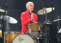 Charlie Watts, legendario baterista de los Rolling Stones, falleció a los 80 años.
