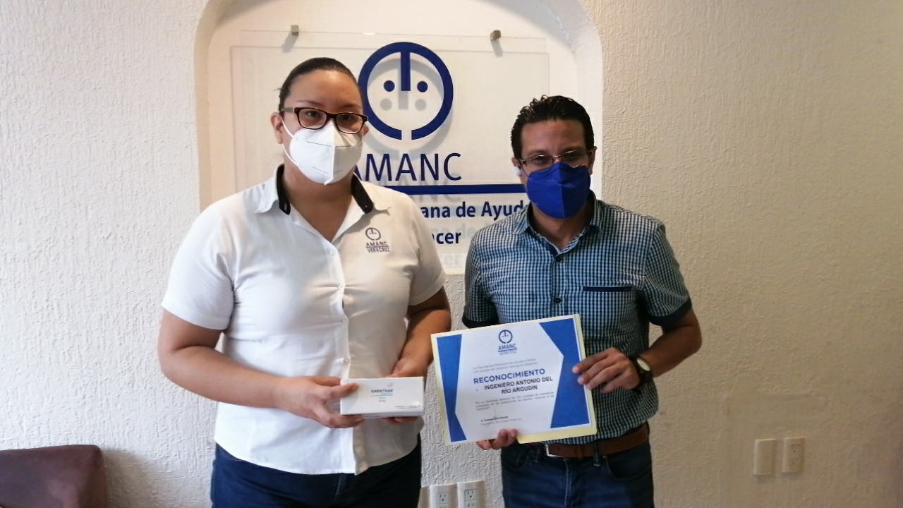 Antonio del Río donó medicamento oncológico a la asociación AMANC