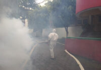 Sanitizan y fumigan planteles escolares de Mendoza ante próximo regreso a clases