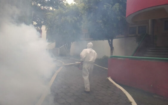 Sanitizan y fumigan planteles escolares de Mendoza ante próximo regreso a clases
