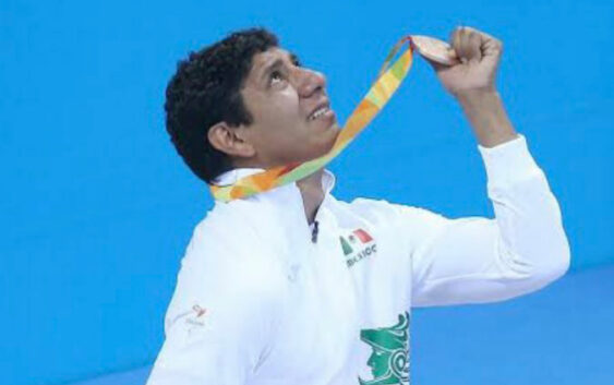 “Con la mirada al cielo” Jesús Hernández suma otra medalla de oro para México en Tokio.