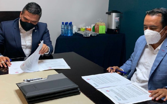 Firman convenio Universidad Politécnica de Huatusco y Colegio de Ingenieros en Gestión Empresarial del Estado de Veracruz