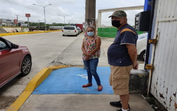 Habitantes de Acayucan, Cosoleacaque, Jáltipan y de otros municipios acuden a Minatitlán para rellenar los tanques que sus familiares requieren