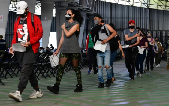 Anuncian vacunación para mayores de 18 años en Xochimilco y segunda dosis en Cuauhtémoc