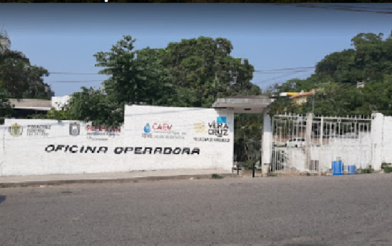 Director de la CAEV en Papantla ofrece pésimo servicio a usuarios