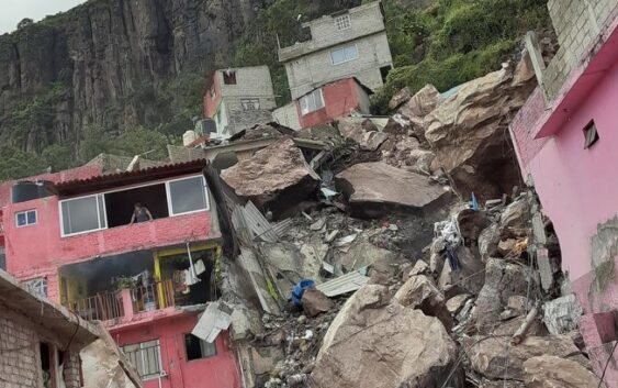 Atienden cuerpos de emergencia municipales, estatales y federales derrumbe de rocas del cerro El Chiquihuite en Tlanepantla