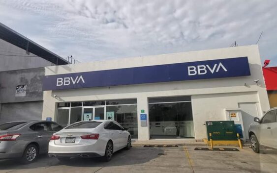Usuarios reportan fallas en aplicación móvil y cajeros de BBVA