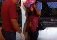 De garrotazos le dió su pareja