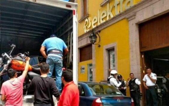 MUJER GANA DEMANDA CONTRA ELEKTRA POR 330 MIL PESOS