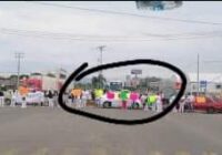 PERSONAL MÉDICO EN Salina CRUZ BLOQUEA CARRETERA