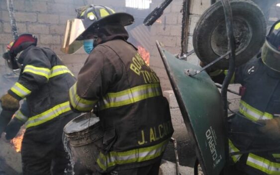 Tres lesionados por explosión de pirotecnia en polvorín de Toluca.