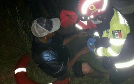 Buzos de Atizapán rescatan a hombre a punto de ahogarse en la presa madin.