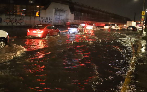 Tormenta extraordinaria de 24 milímetros por metro cuadrado provoca afectaciones en Ecatepec; autoridades activan plan de emergencia