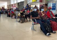 Se suben a un ADO haitianos para seguir su camino rumbo a Estados Unidos Abarrotan central camionera migrantes en su paso por eso sur