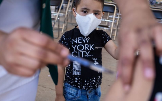 Hay una “acción concertada” en cuatro estados del país ante los amparos que familiares de menores de edad han promovido para que estos reciban la vacuna contra la Covid-19: AMLO