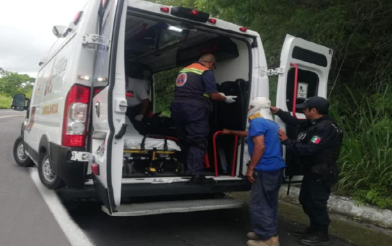 Auxilia SSP a dos personas tras accidente automovilístico en Emiliano Zapata