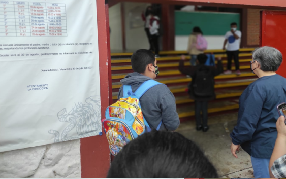 Regresan a clase alumnos de Secundaria en Xalapa dónde una docente dio positiva a Covid.