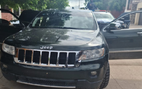 Con un arma de fuego, Policías Estatales aseguran a dos personas