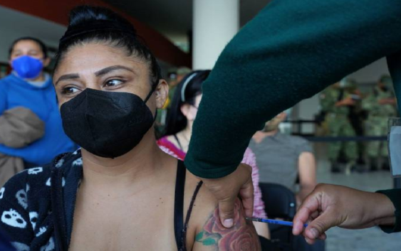 El gobierno del presidente Andrés Manuel López Obrador tiene su aspecto mejor evaluado en la campaña de vacunación