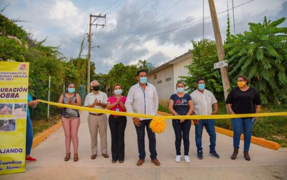 Inauguran en Sayula de Alemán la pavimentación del callejón Xicoténcatl