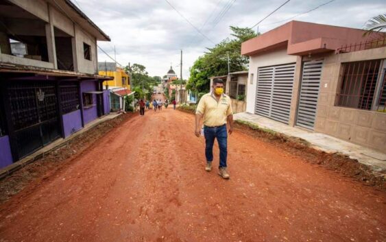 El alcalde de Acayucan supervisa las obras del municipio