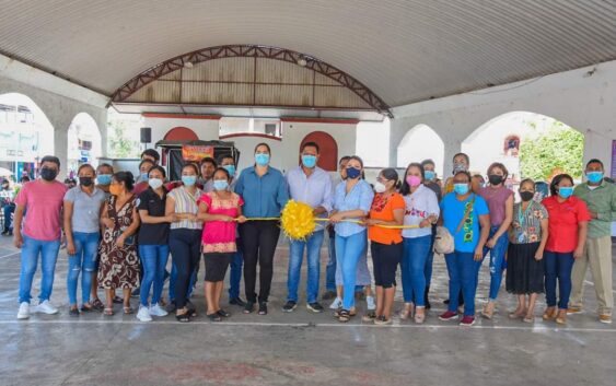 Realizan expo artesanos y emprendedores en Sayula de Alemán