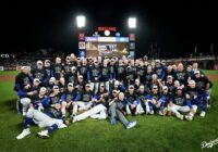 Los Dodgers de Urías derrotan a los Gigantes y disputarán la Serie de campeonato de la Liga Nacional.