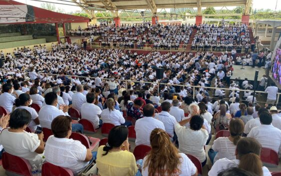 Reunión masiva del magisterio con el diputado Sergio Gutiérrez Luna