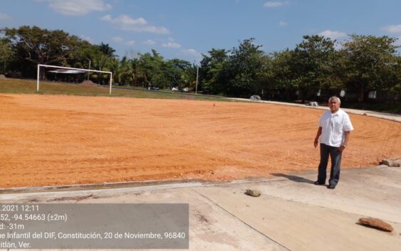 Supervisa Alcalde construcción de la tercera etapa de la pista de Atletismo en la ESBOM