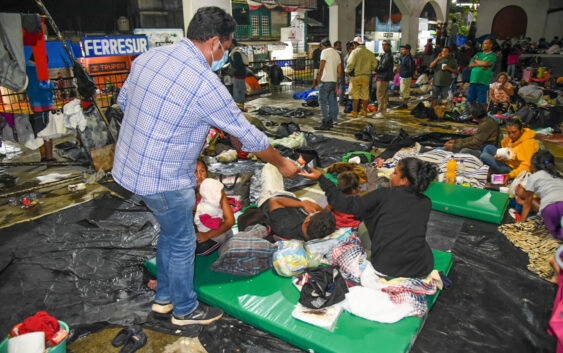 Sayula de Alemán recibió a migrantes en su paso por este municipio