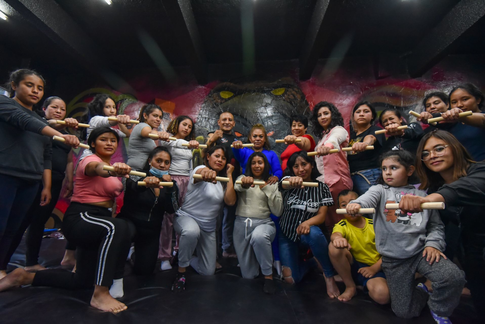 Mujeres entrenan en Edomex para defenderse de ataques violentos y ser Almas Bravas