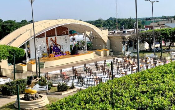 Rinde ayuntamiento homenaje a los fieles difuntos en Cosoleacaque