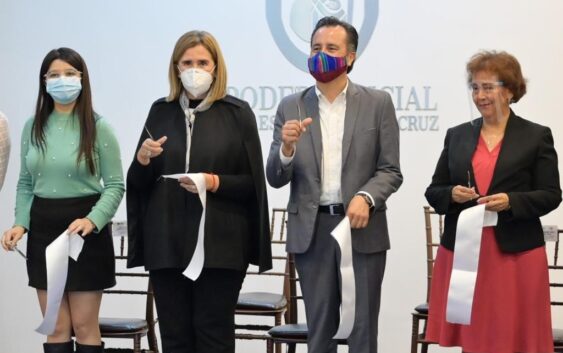 Presentan en el Congreso libro sobre reforma laboral