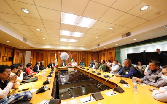 Electricistas y Usuarios entregan a Sergio Gutiérrez Luna 53 mil firmas de apoyo a la Reforma Eléctrica