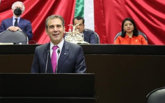 Titular del INE se niega a revelar su sueldo: Hernández Espejo