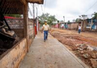 Recorre el alcalde Cuitláhuac Condado obras en colonias de Acayucan