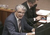 Atizan tupido a Guillermo Fernández en su comparecencia