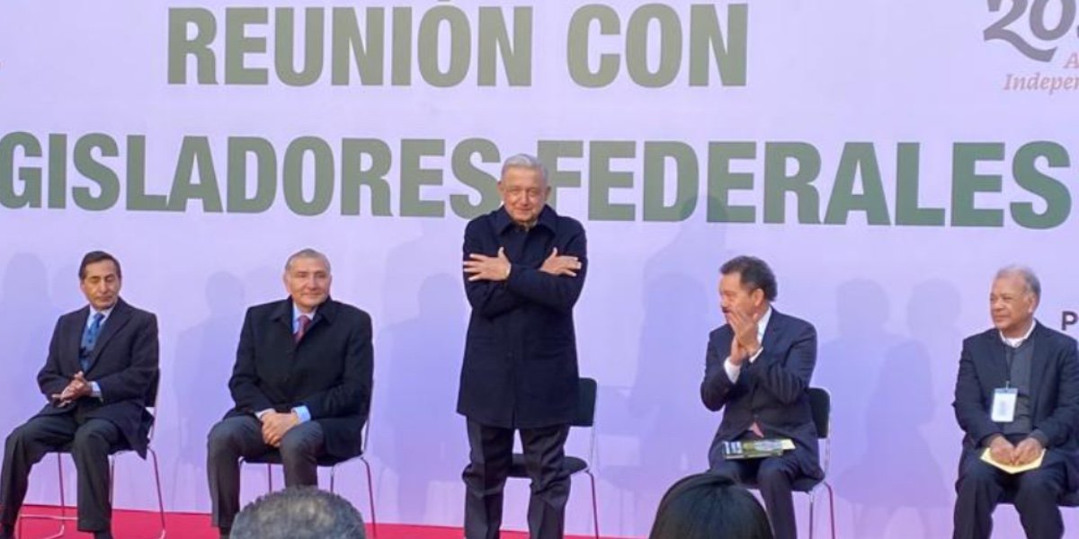 El PT y el Verde se comprometen con AMLO a sacar su reforma eléctrica