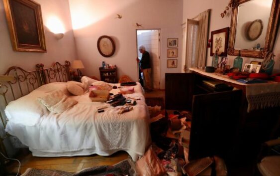 Roban casa de Elena Poniatowska