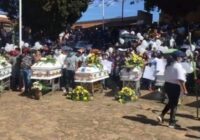 Con protesta y quema de camiones despiden a los 11 asesinados en Tangamandapio Con protesta y quema de camiones despiden a los 11 asesinados en Tangamandapio