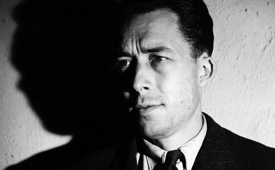 A 108 años del nacimiento de Albert Camus, recordamos 10 de sus frases que siguen vigentes