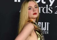 El sorprendente top metálico de Elle Fanning para la gala InStyle Awards