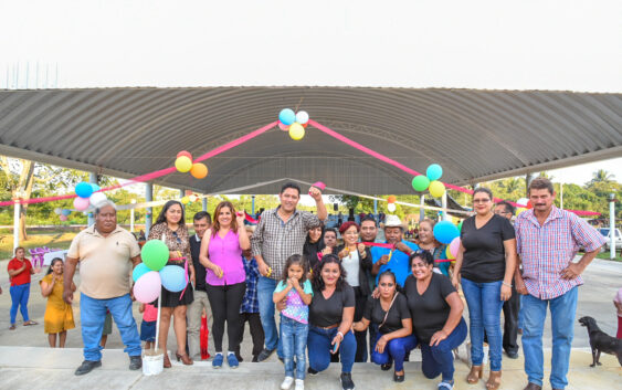 Ayuntamiento de Sayula de Alemán inauguró Auditorio Municipal en Macaya